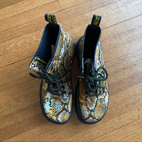 RARE Vintage Dr. Martens Snake Print Boots - Picture 5 of 13